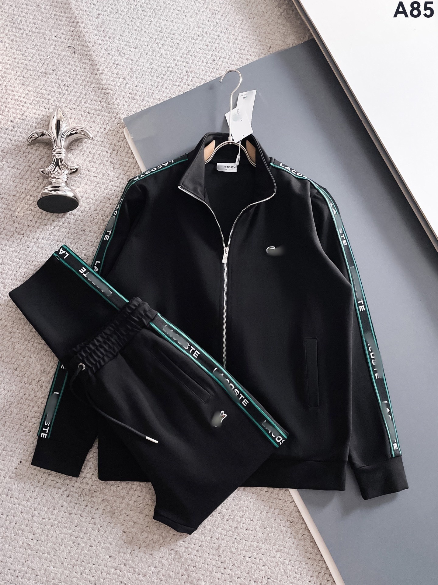 Black a85 / M