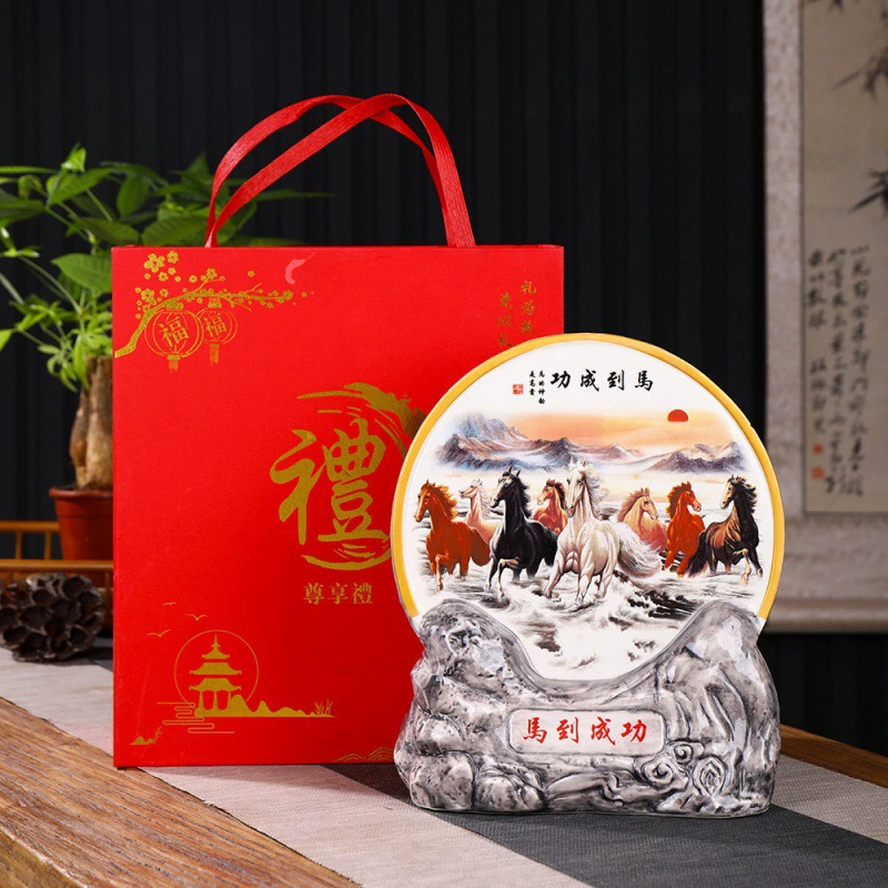 Керамическая бутылка ликера Jingdezhen эмаль 3 фунта коня к успеху