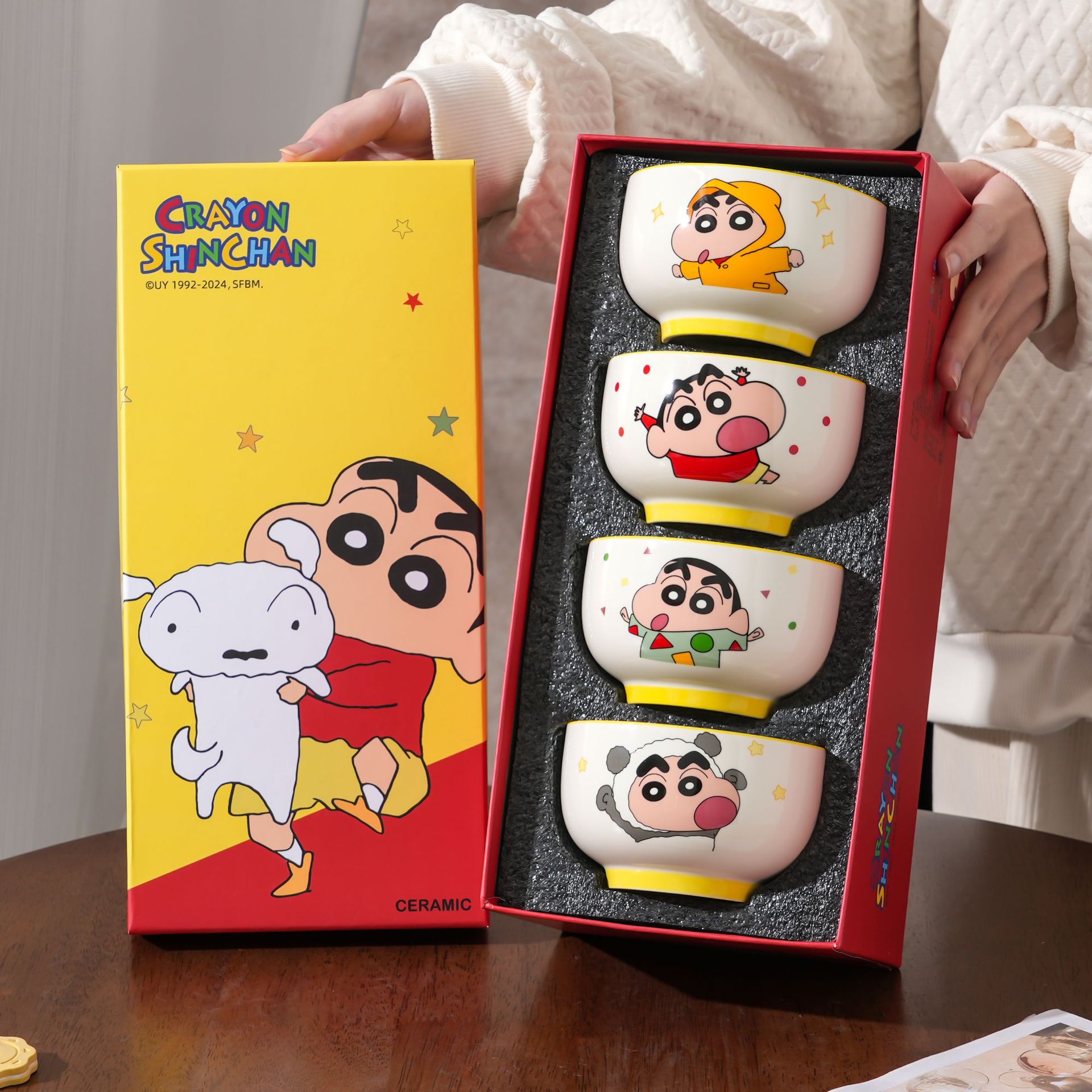Crayon Shin-chan cuenco de cerámica nuevo lindo juego de cuenco de arroz de vajilla para el hogar caja de regalo de cumpleaños de alto valor regalo de mano