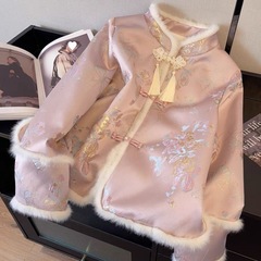 ピンクの新しい中国式の軽国風の綿服の女性の冬の厚手の小さい香ばしい風の短いタイプのプリントの綿入れの立襟のバックルのコート