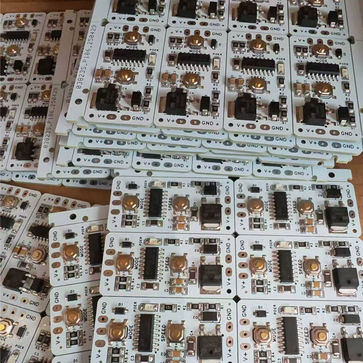 Светодиодная лента Symphony с контроллером потока воды, подключенная к трехжильному проводу, аксессуары, печатная плата.