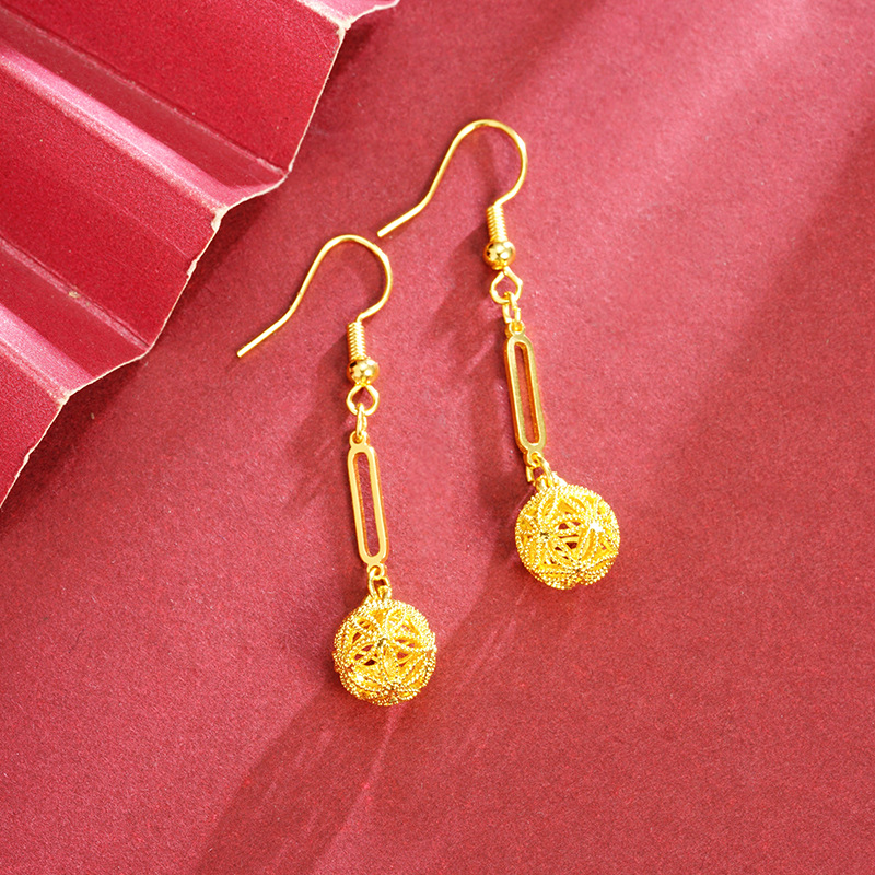 Pendientes geométricos huecos con borlas de lujo ligero de oro de arena vietnamita Pendientes de alta gama de temperamento de moda para mujer con fuente de joyería