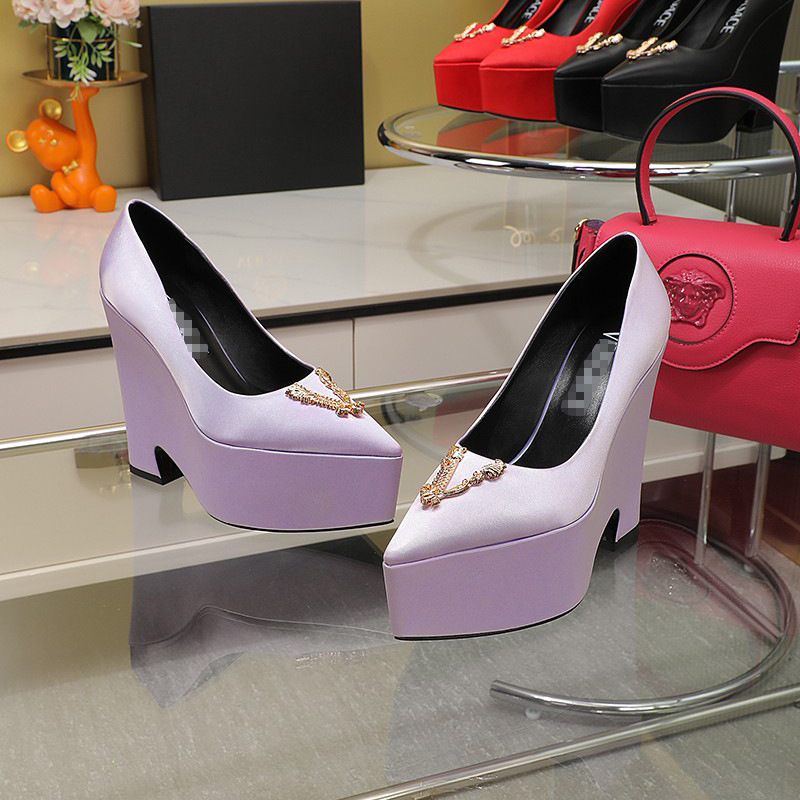 Fashionable high heels platform