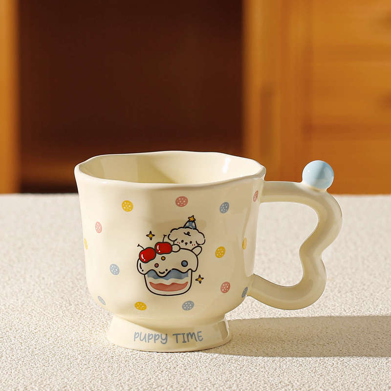かわいいラインの子犬のマグカップの高い顔の値の陶磁器のコップは女子学生の誕生日のプレゼントの親友の実用的なお土産を送ります。|undefined