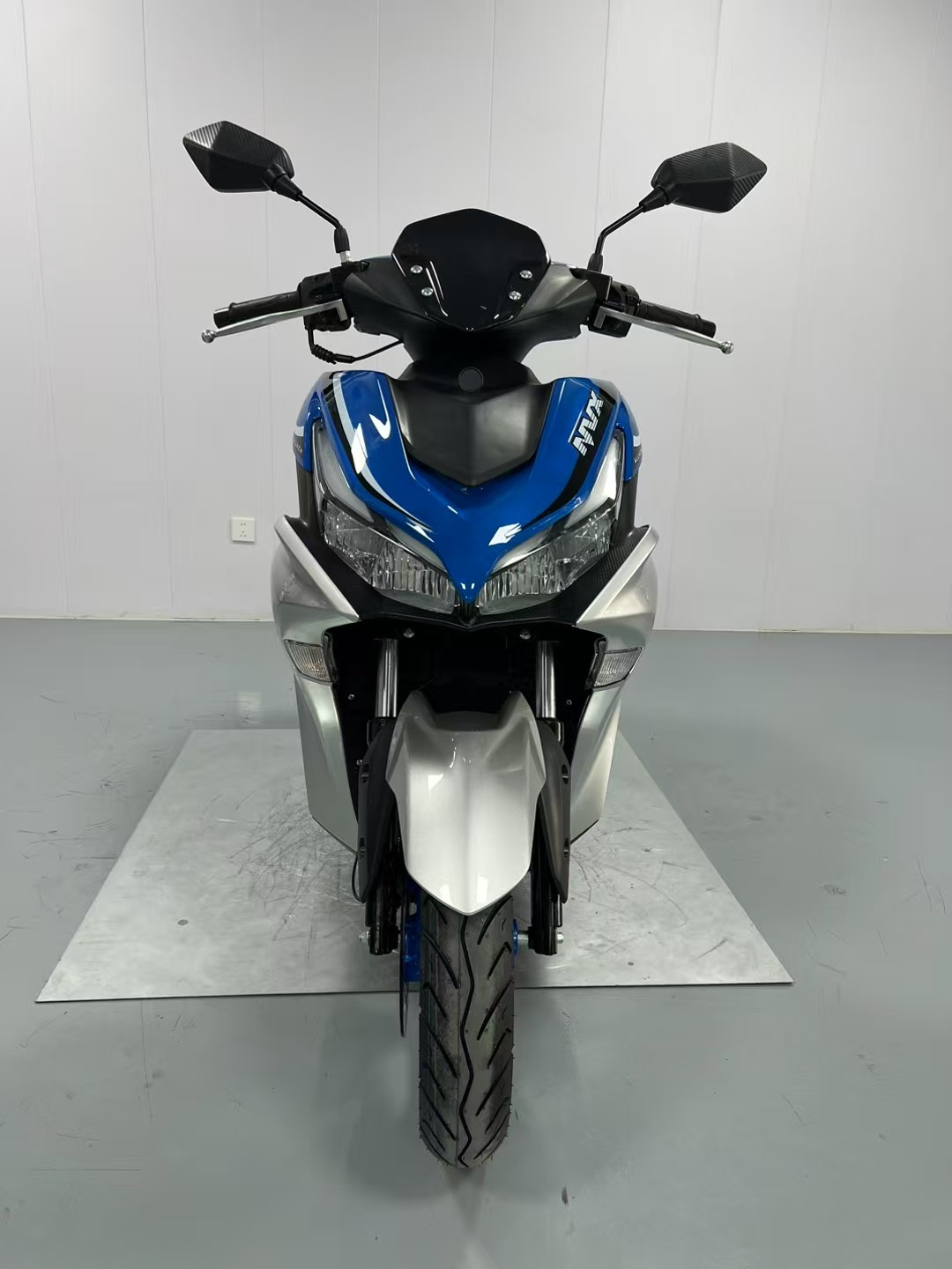 Factory Direct Sales Nvx Fuel-Powered Motorcycle Adult Mobility Scooter 150Cc Large-Displacement Street Bike Motorcycle