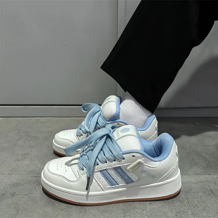 2025 nuevos estudiantes ociosos nichos hombres y mujeres parejas de skate de moda coreana in-street retro zapatos de skate de color para mujeres