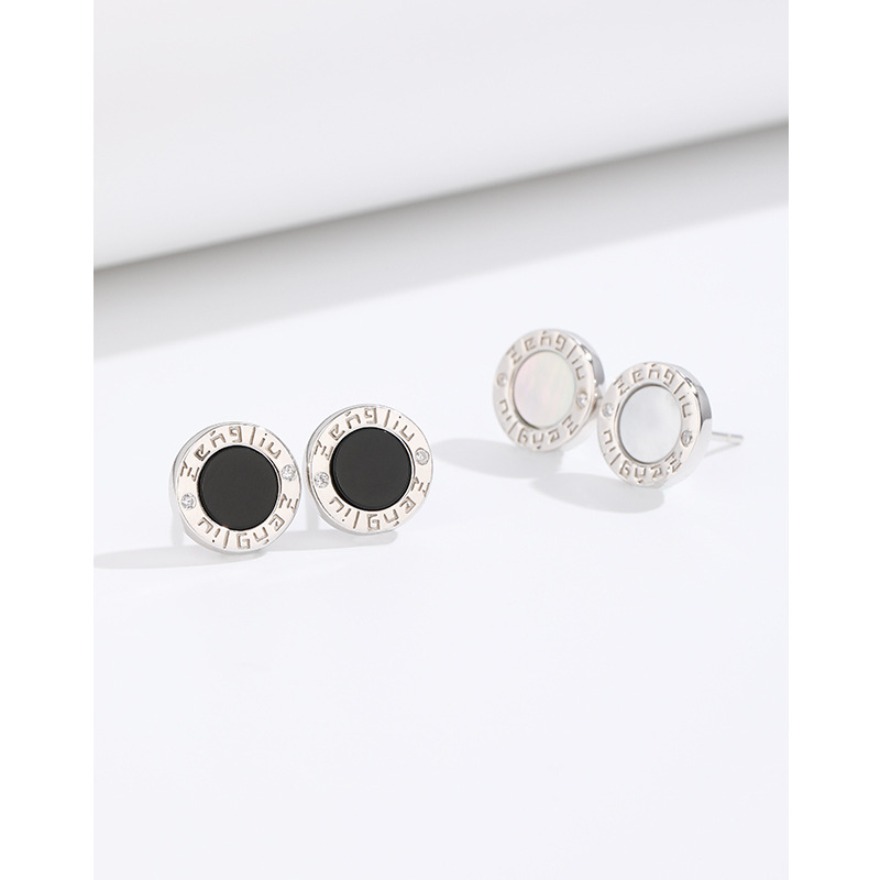 Pendientes negros para mujeres 925 plata esterlina nicho de alto grado hip hop personalidad 2023 nuevos pendientes populares para hombres