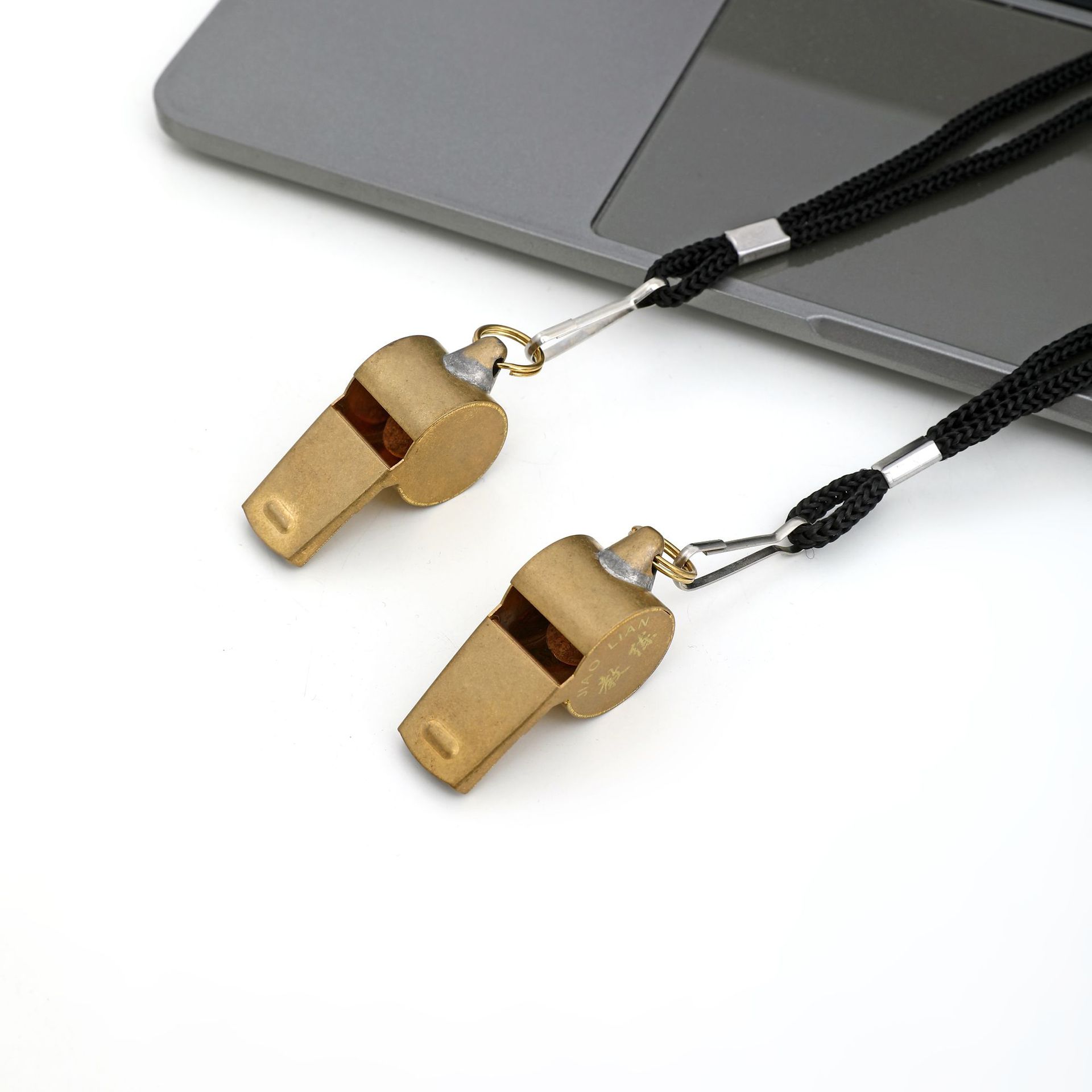 Pure copper whistle, outdoor survival whistle, vintage brass whistle, high-decibel outdoor rescue metal copper whistle