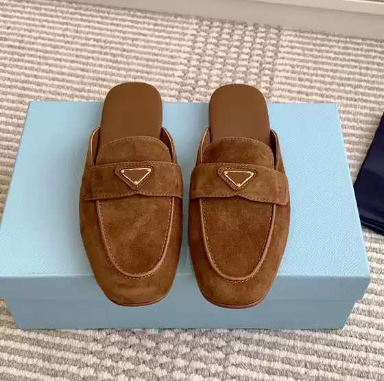 2025 Spring/Summer Suede Slip-On Mules for Women with Metal Triangle Logo, Round-Toe Retro Flat Sandals, Comfortable Casual Shoes