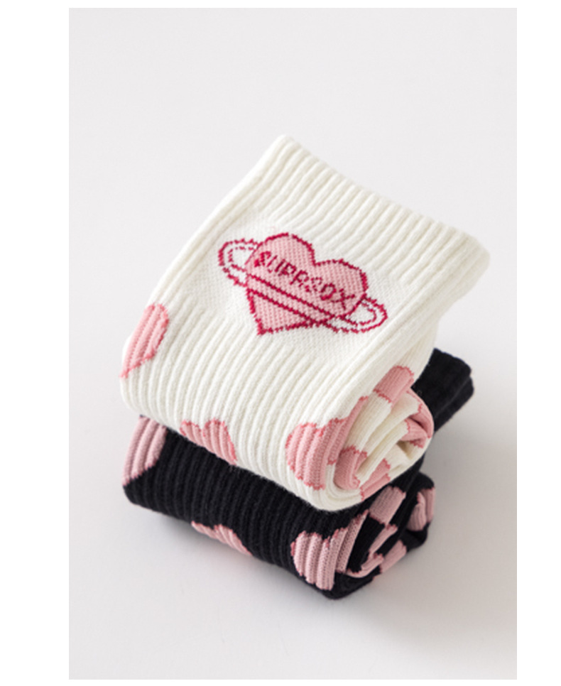 Unisex/both men and women can trend love in the tube socks