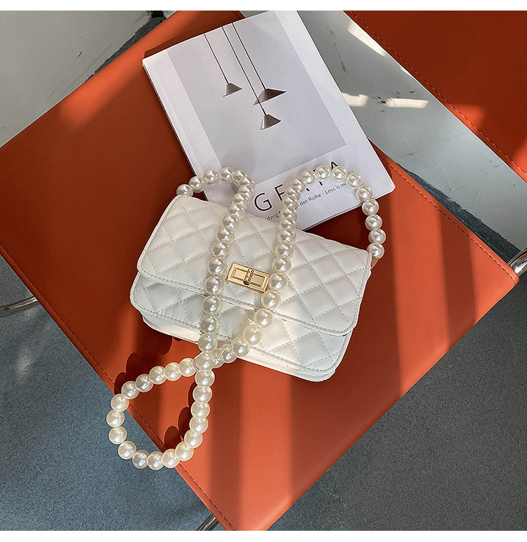 Wholesale Pearl Chain Lingge Messenger Bag Nihaojewelry display picture 6