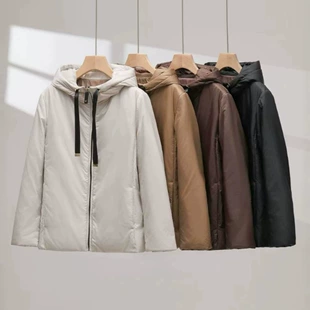 Короткая куртка с капюшоном из верблюжьей шерсти