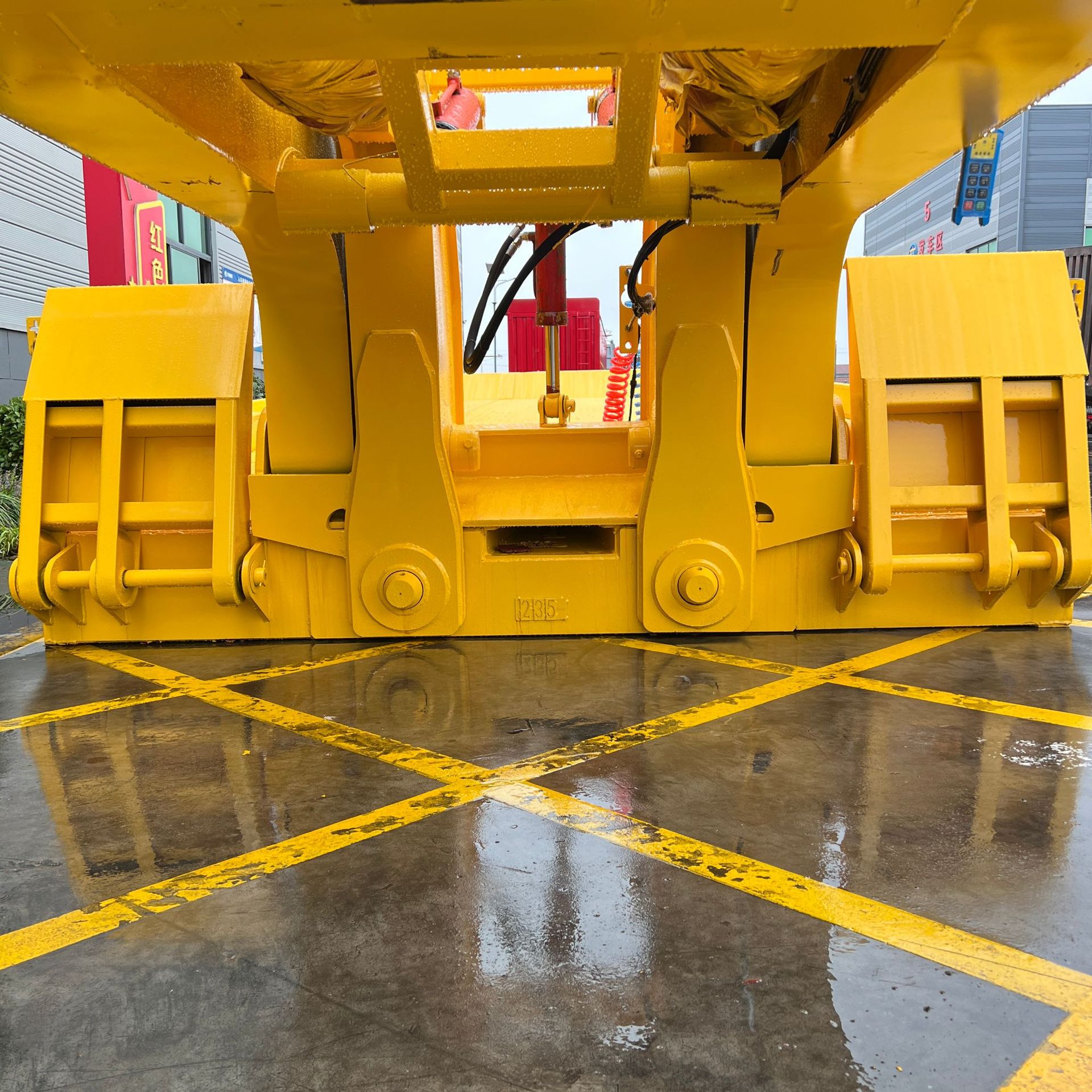 Source Factory Manufactures and Sells Heavy-Duty Load-Bearing Strong Low-Bed Semi-Trailers, Engineering Machinery Transport Trailers, Semi-Trailers