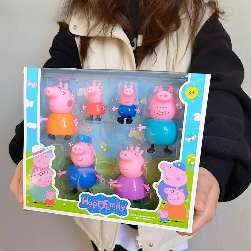 子供のコブタのペイジのおもちゃの家族4人の家のスーツのペッキーの人形の女の子のセット|undefined