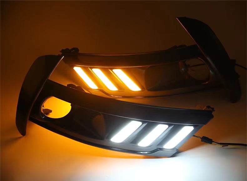 17-18 New Corolla Dual Engine Daytime Running Lights Modified Fog Lights LED Daytime Running Lights Front Bumper Flowing Turn Signal Lights