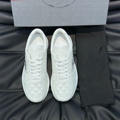 ヨーロッパメンズシューズメンズ新しいカジュアルスポーツシューズ三角形通気性レザー多用途ファッションランニングスポーツステッチ