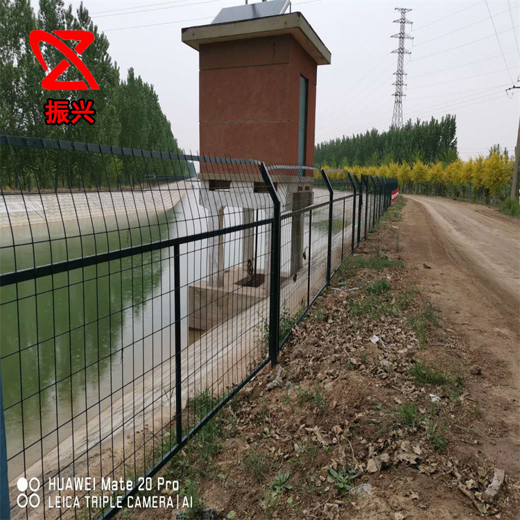 南水北调隔离网 水源地保护隔离网 居民饮用水金属铁丝隔离护栏网