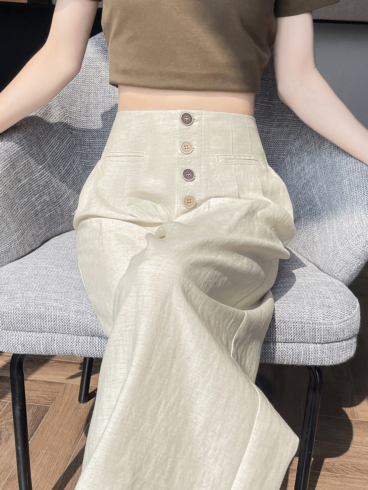 Quần tây nữ ống đứng cạp cao dáng suông vải linen phối khuy — Màu đen thông thường