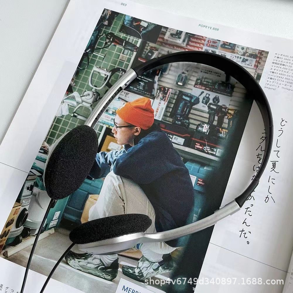 Classic Nostalgic Retro Hot Girl Photo Artifact Head-Mounted Retractable Wired Computer and Mobile Phone Universal Wired Headphones