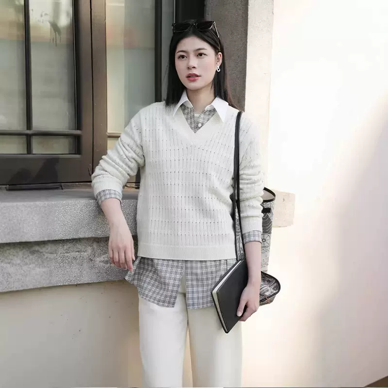 女2026春季新款原色系山羊绒混纺小V领套头毛衣镂空长袖针织上衣