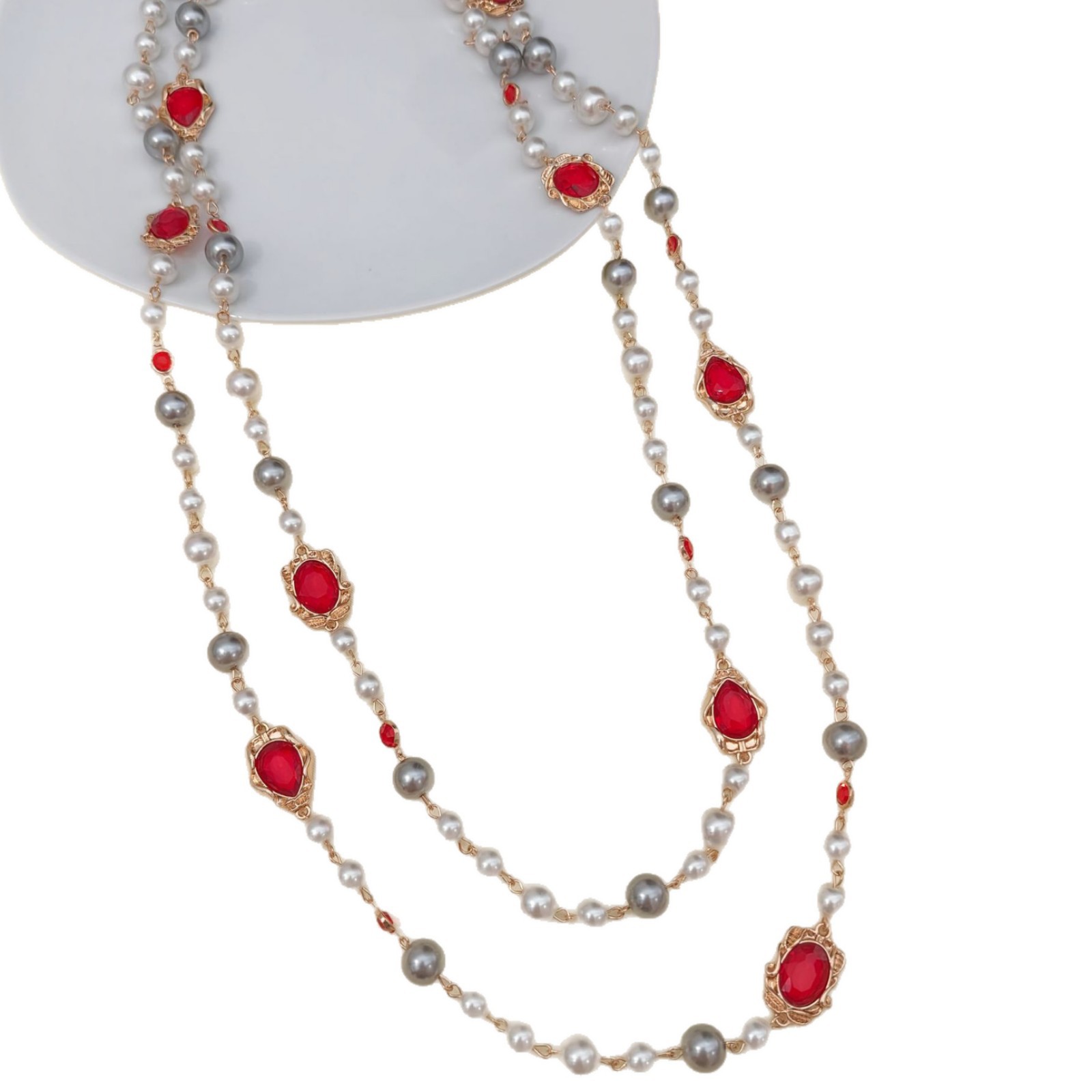 Colar comprido vintage com pérolas e vidro esmeralda_voghion.com