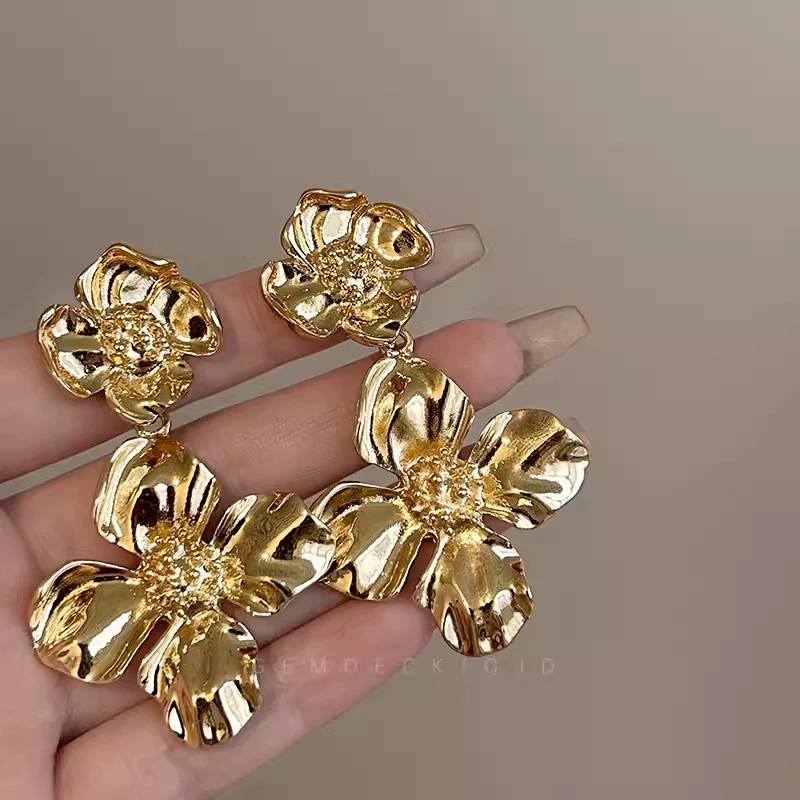 Серьги Retro golden, свадебный лёгкий люкс, высокое качество
