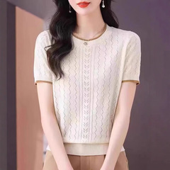 绢糸の上着の女性2025年の新型半袖のゆったりしたストライプの透かし彫りの氷の糸のニットの薄いタイプのtシャツの夏の女性