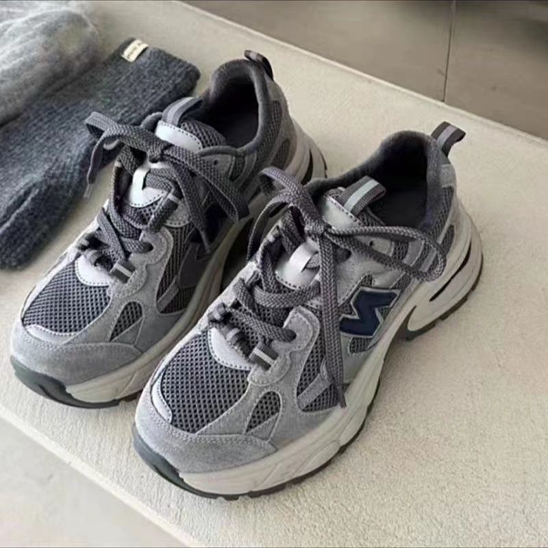 2024 primavera y otoño nuevo aumento de la parte inferior gruesa de cuero suave de alta gama zapatos de papá mujeres 7cm muffin pequeño zapatos casuales