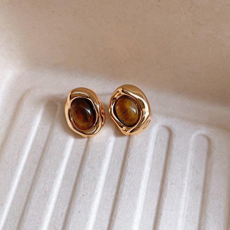Pendientes de ojo de tigre artificial de color café Maillard con aguja de plata Pendientes simples y de moda de todo fósforo Pendientes ligeros de lujo de alta gama