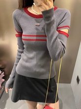拼接条纹设计露肩毛衣针织衫女早秋新款修身显瘦洋气减龄打底上衣