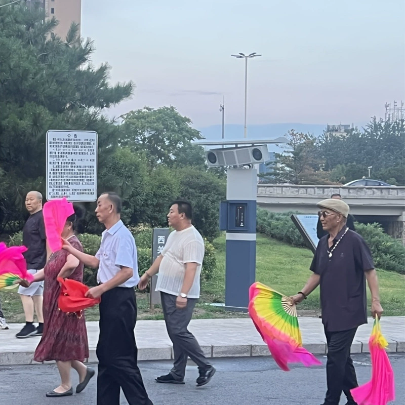 Гражданский парк развлечений в жилом районе