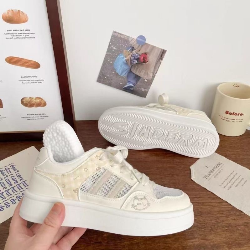 Casual versátil zapatos blancos ligeros de primavera 2026 zapatos de skate de estilo de escuela de viaje de alta calidad zapatos de entrenamiento de mujeres