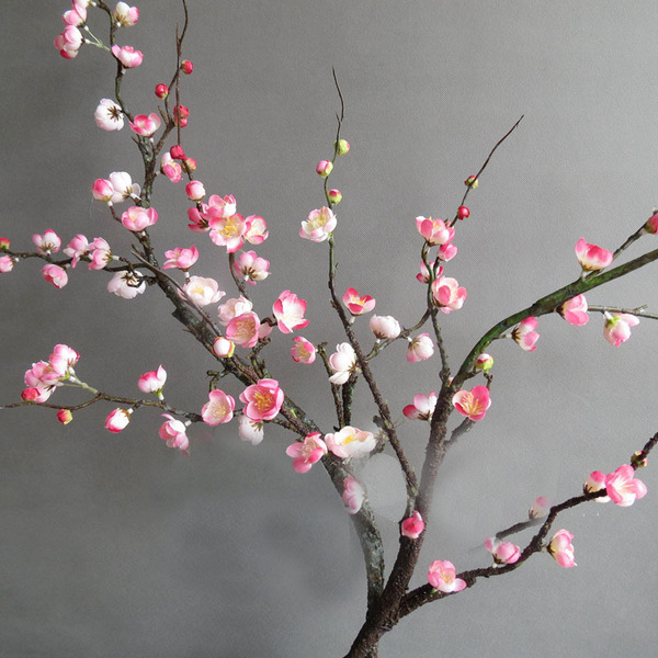 Realistic artificial flowers