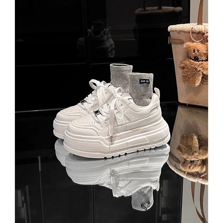 Beber leche de piel de oveja tío 6 cm de altura zapatos blancos de suela de espesor para mujeres 2025 primavera nuevos zapatos casuales de skate