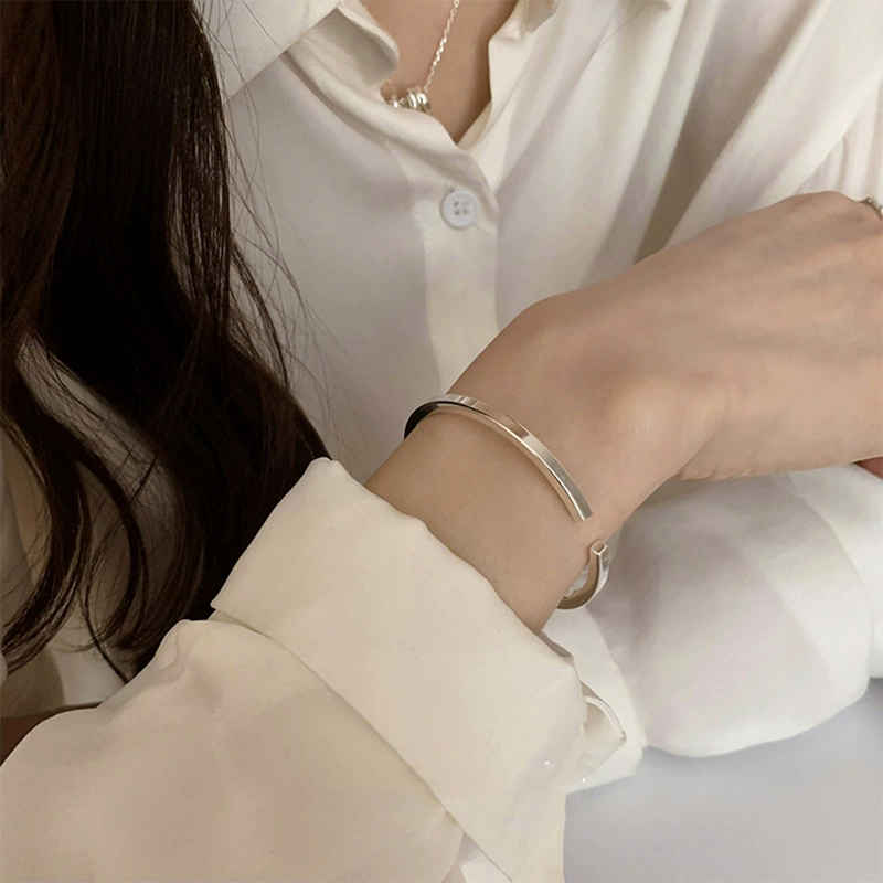 Minimalistic glossy brand women's bracelet, small design jewelry, 2022 collection, Korean style, light luxury style, high-quality style