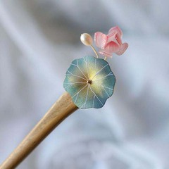 夏の小清新ハスの花のかんざしの女性は簡単です。
