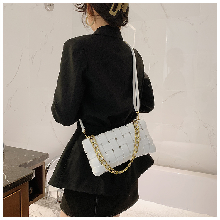 Women's Medium Pu Leather Solid Color Fashion Chain Square Flip Cover Saddle Bag display picture 6