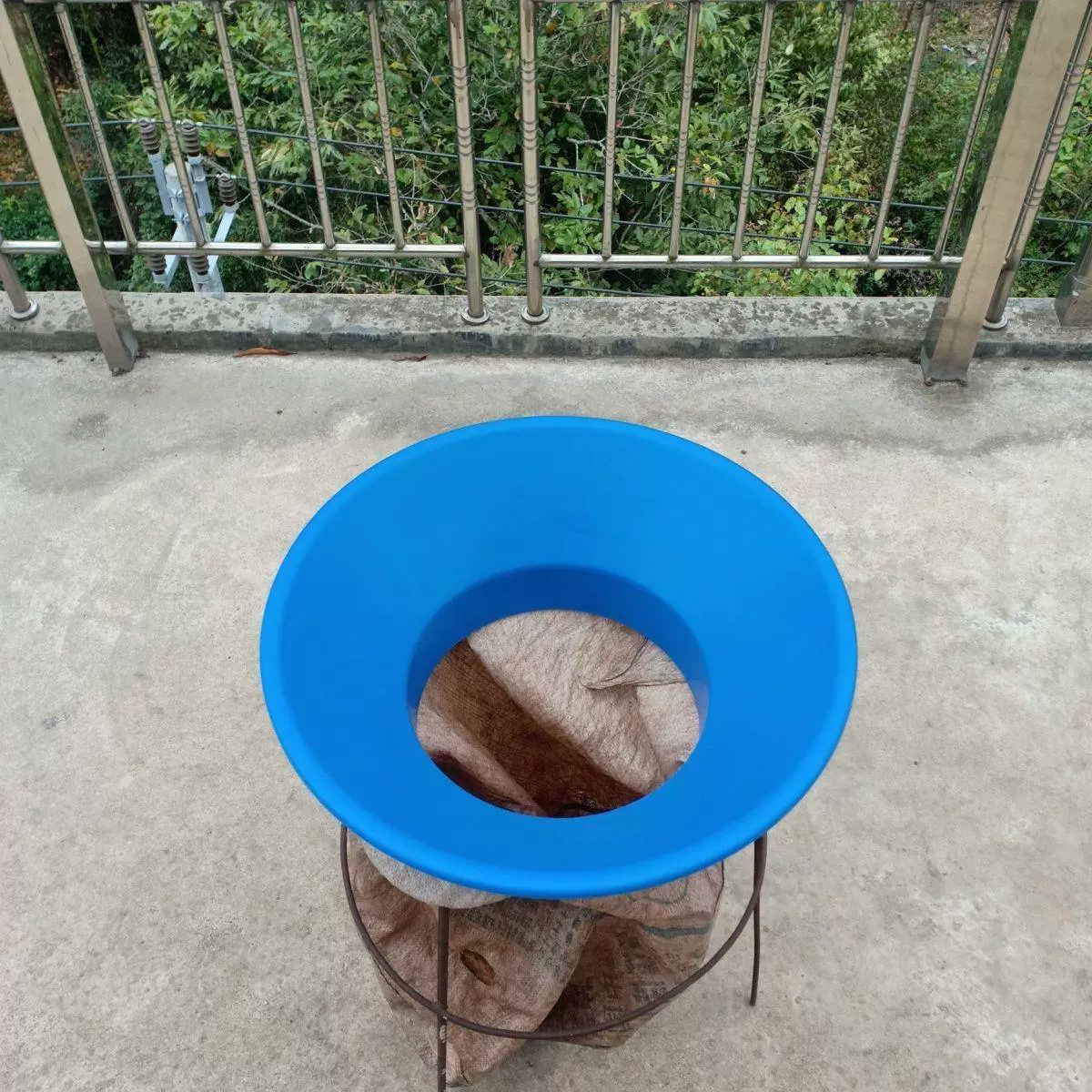 Заводская прямая продажа больших диаметров бункера для сыпучих материалов, пластикового ведра для шлама, очень большого воронки, маслопресса, винодельческого бункера