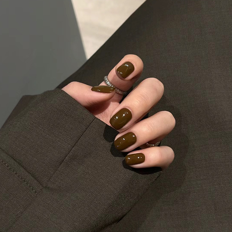 Nail Art in Trendy Red, Brightening Pure Color, Brown Chocolate Color, Hand-Sprayed Pre-Made Nail Pieces, Wholesale Ultra-Thin