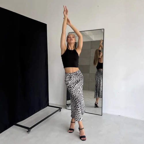 Silk half-length skirt with sexy leopard print, high-waisted, elasticated, smooth long dress