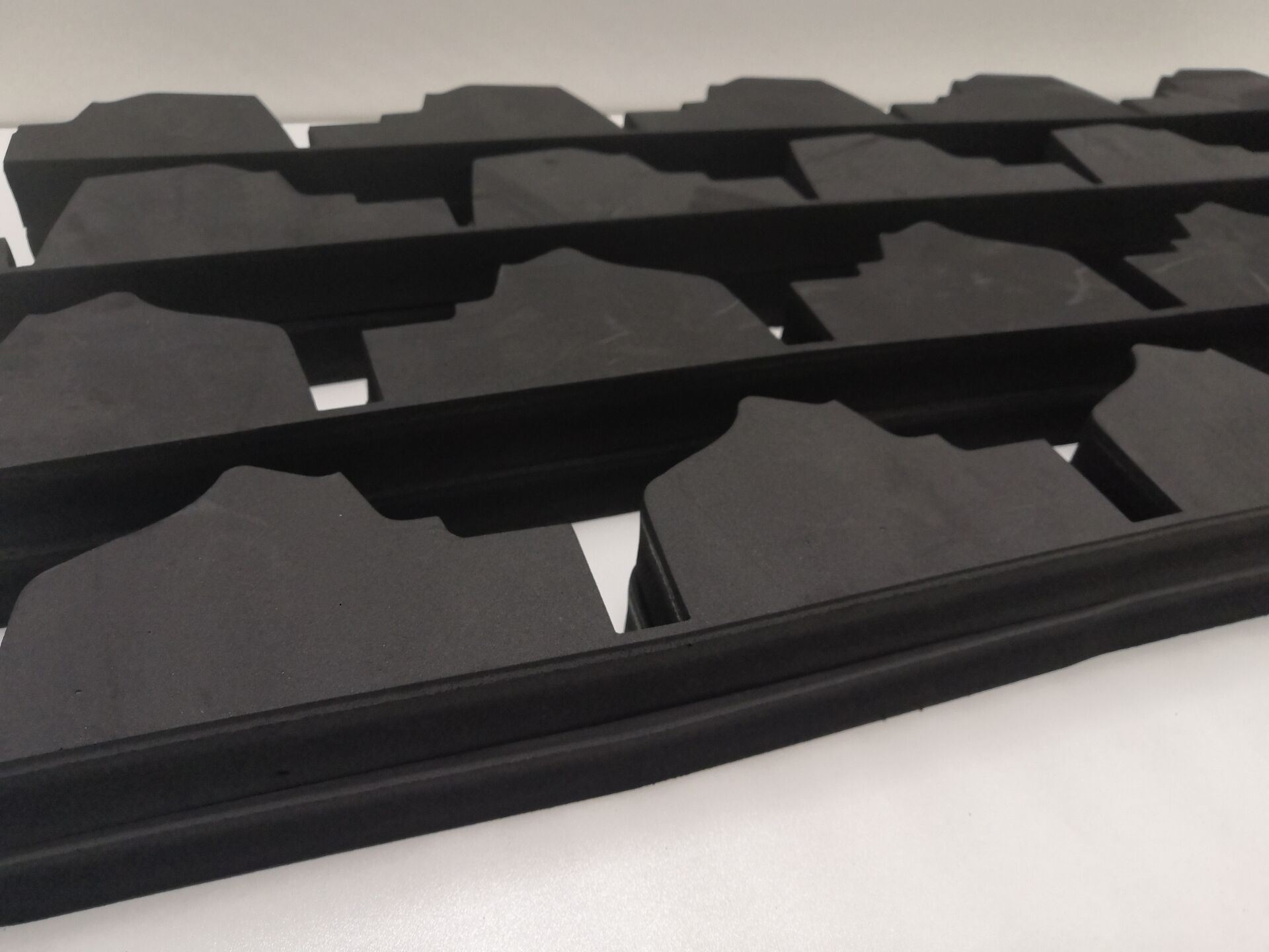 厂家供应黑色硬泡沫45度EVA成型异形汽车零部件泡沫/支架泡沫