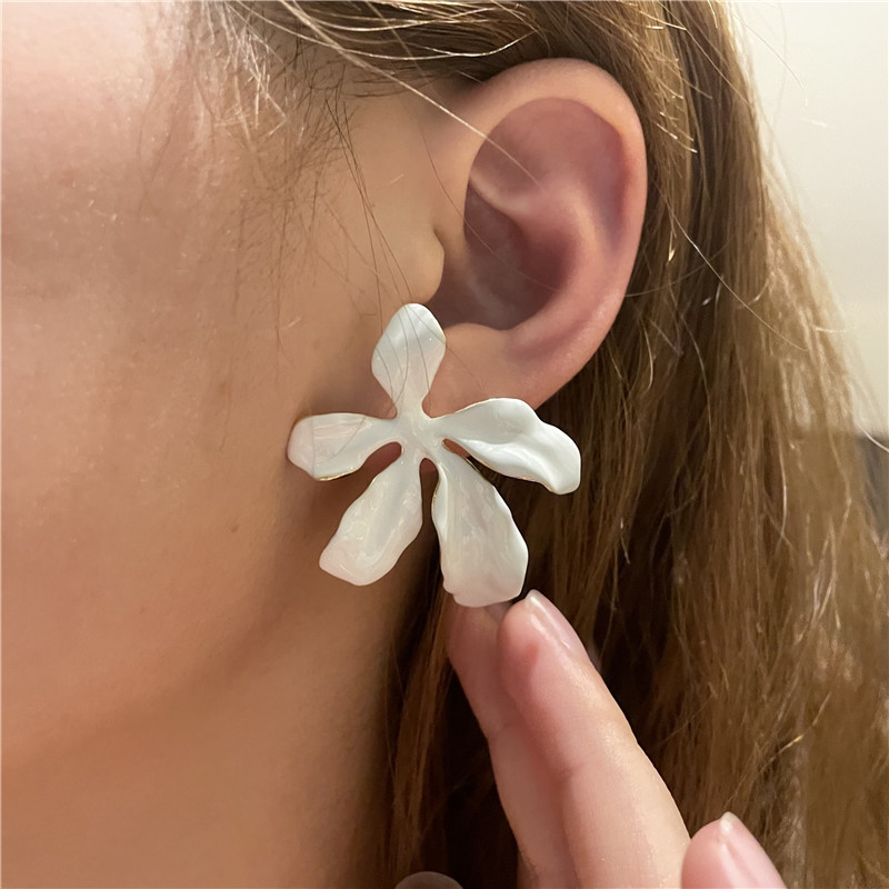 Trendy Clear Flower Dripping Alloy Earrings display picture 5