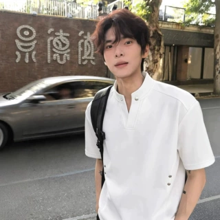 白色美式铆钉拼接圆领短袖T恤男生高级感cleanfit重磅正肩半袖T恤