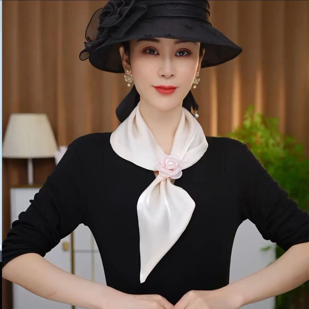 오프화이트 + 베이지색 꽃