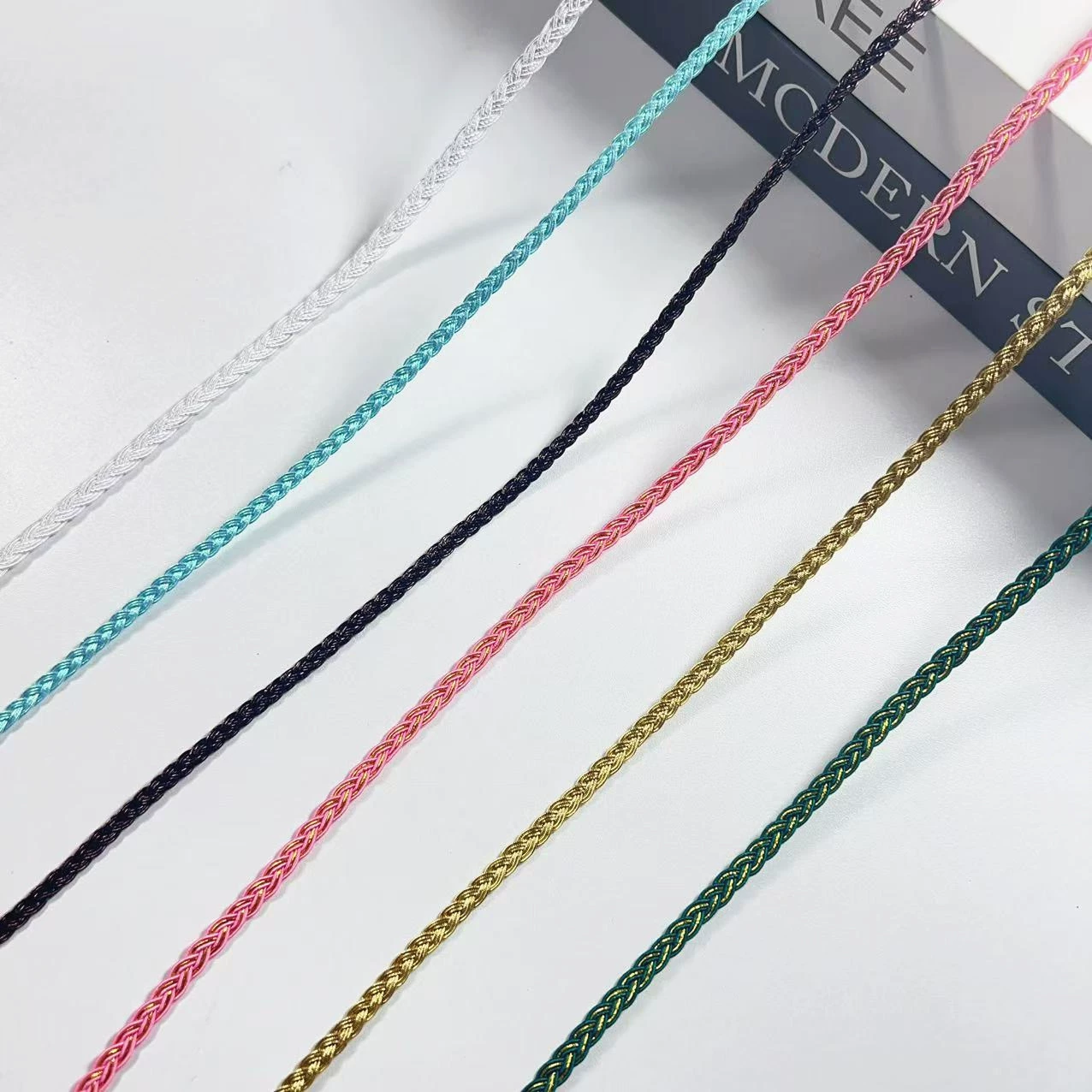 Manufacturer's all-gold bone three-strand braided lace, twist braided lace, small fragrant style ribbon decorative lace