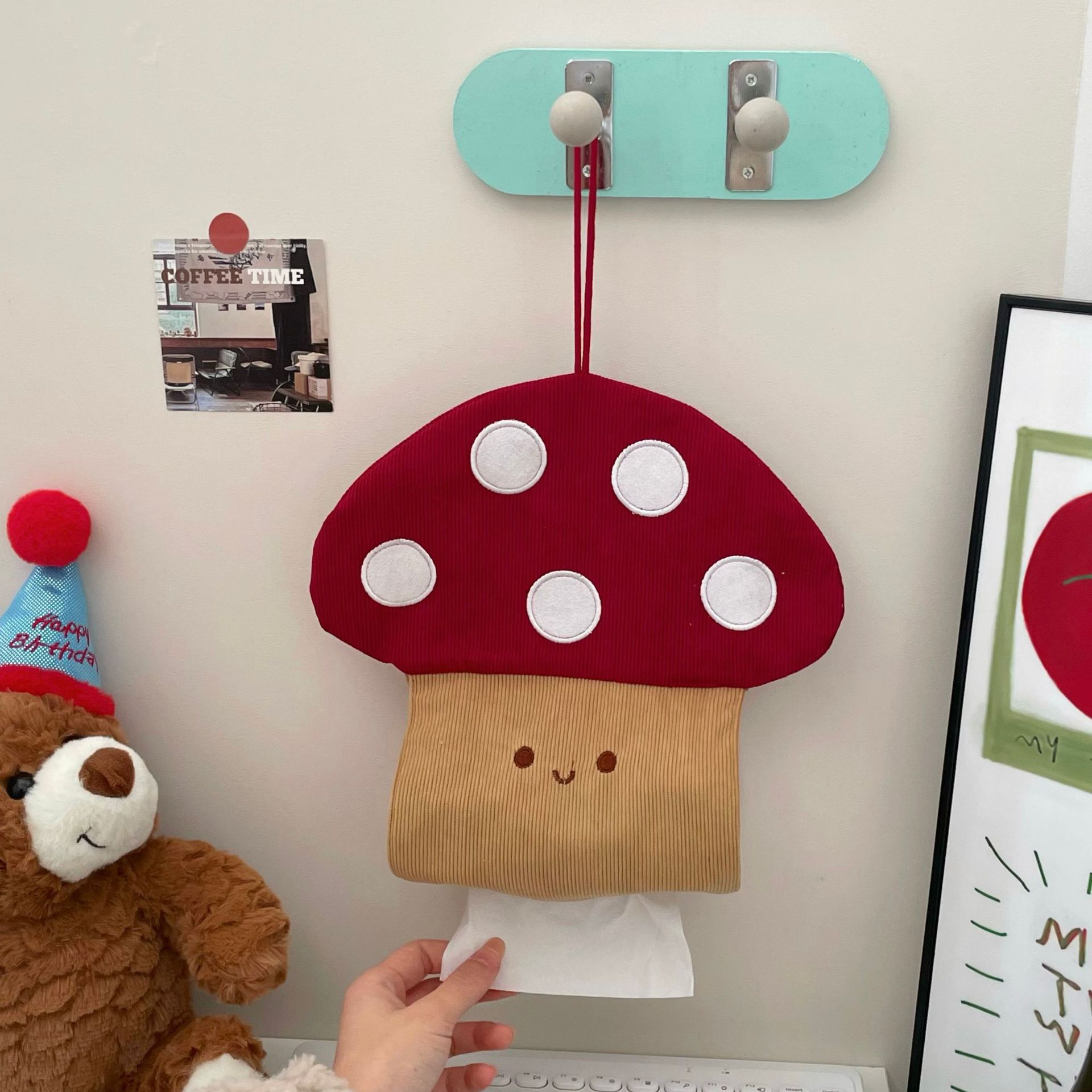 Hermosos hongos sin perforación cubierta de toallas de papel de pared caja de toallas de papel pequeño libro rojo con el mismo estilo en caja de extracción creativa de alto valor facial