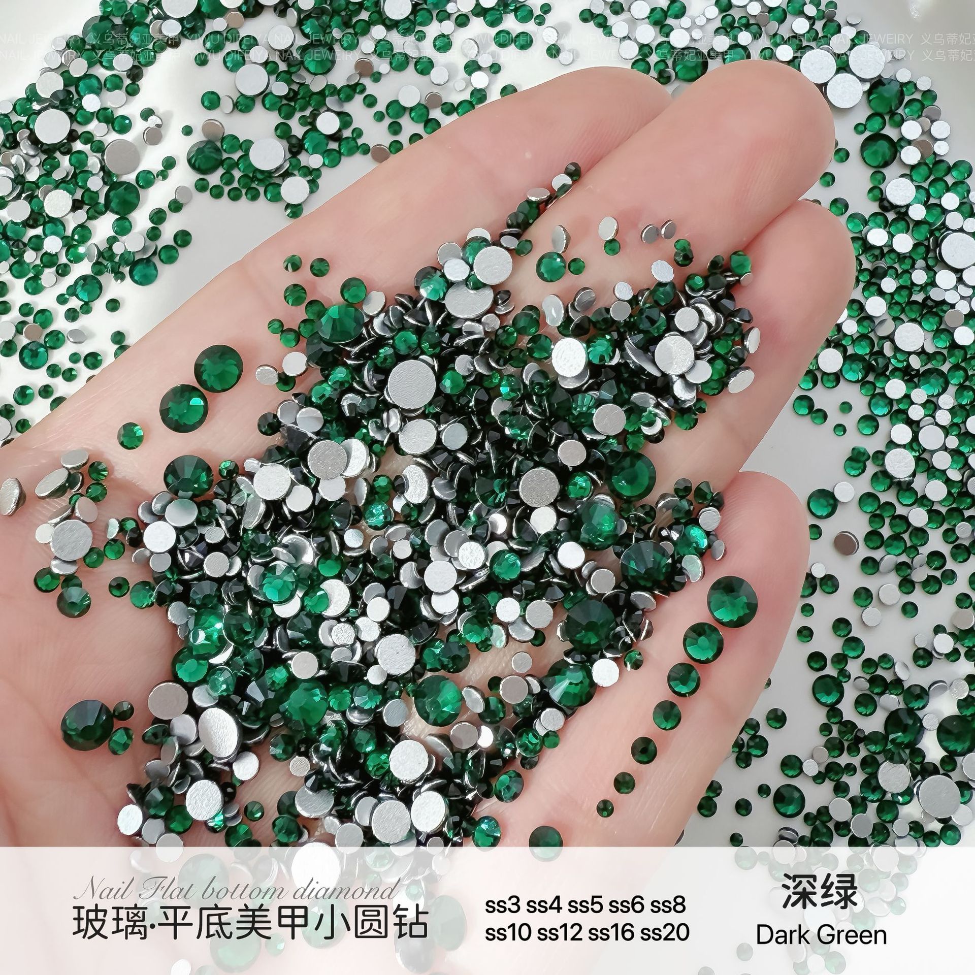 은색 배경 짙은 녹색