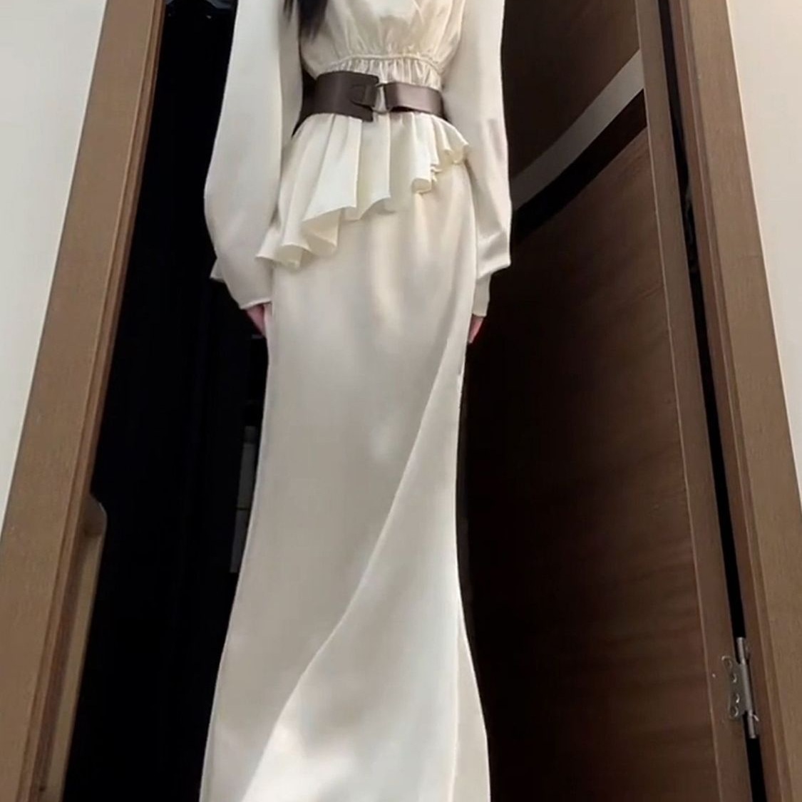 缎面不规则衬衫半身裙女秋季新款鱼尾裙长裙搭配一整套女