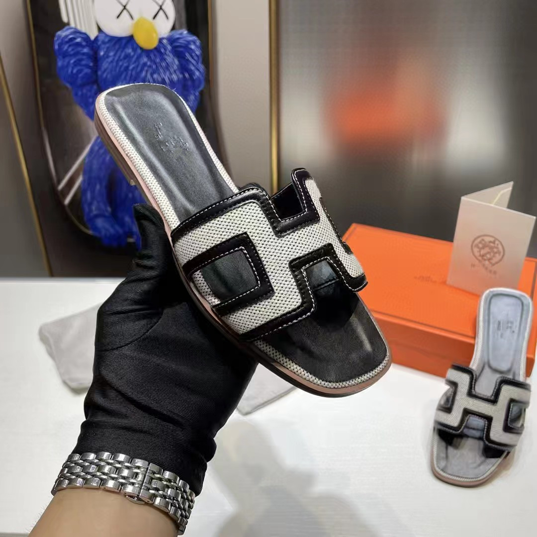 2024 Fashion Women's Flat Bottom Slippers for Casual Outwear Fashion One Line Slippers Beach Shoes_voghion.com