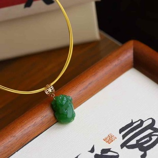Jade Crafts Natural Xinjiang Hetian Jade Russian Material Jasper Old Material Spinach Green Small Pixiu Pendant Women's Pendant